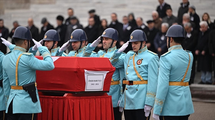 Eski Bakan son yolculuğuna uğurlandı