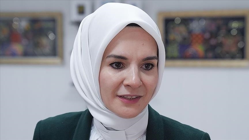 İstismara uğradığı iddia edilen çocuğun annesiyle görüştü