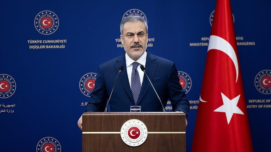 Depremde hayatlarını kaybedenleri andı