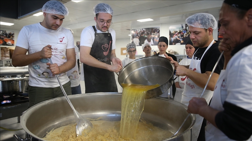 "Gönül Mutfağı"nda helva kavruldu