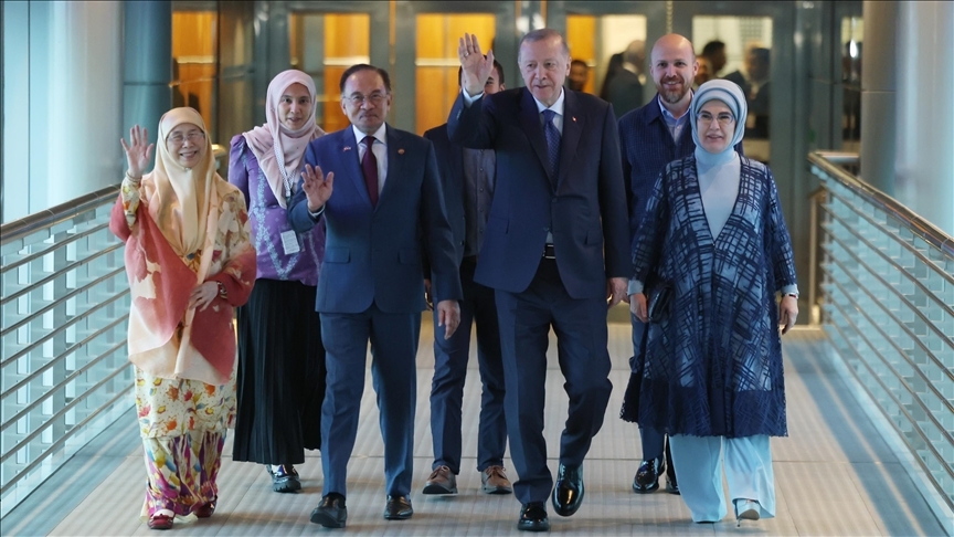 Petronas İkiz Kulelerini ziyaret etti