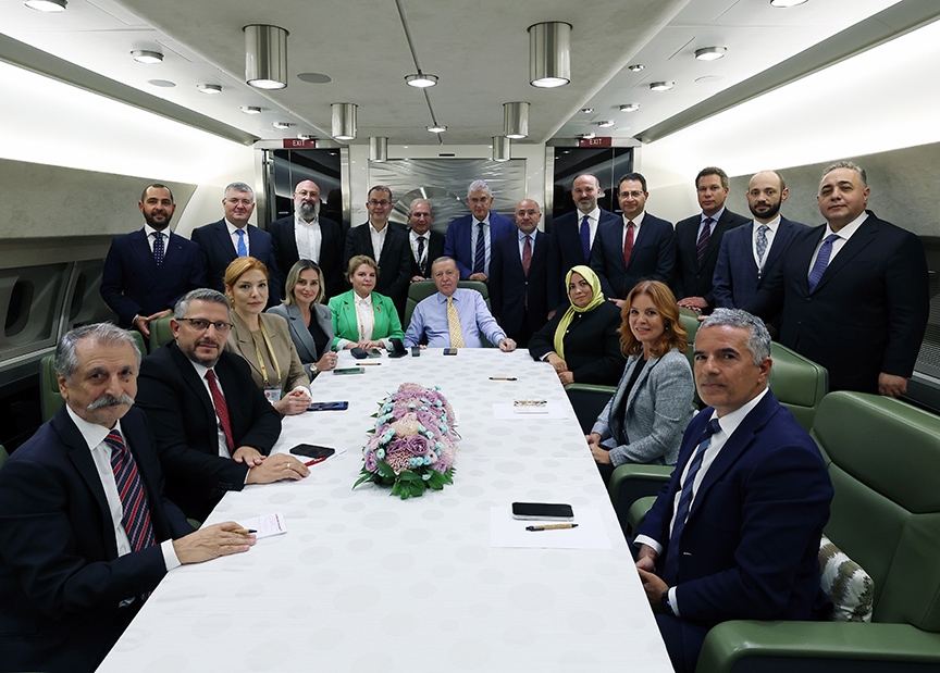 Cumhurbaşkanı Erdoğan Azerbaycan’dan Dönüşte Uçakta Konuştu
