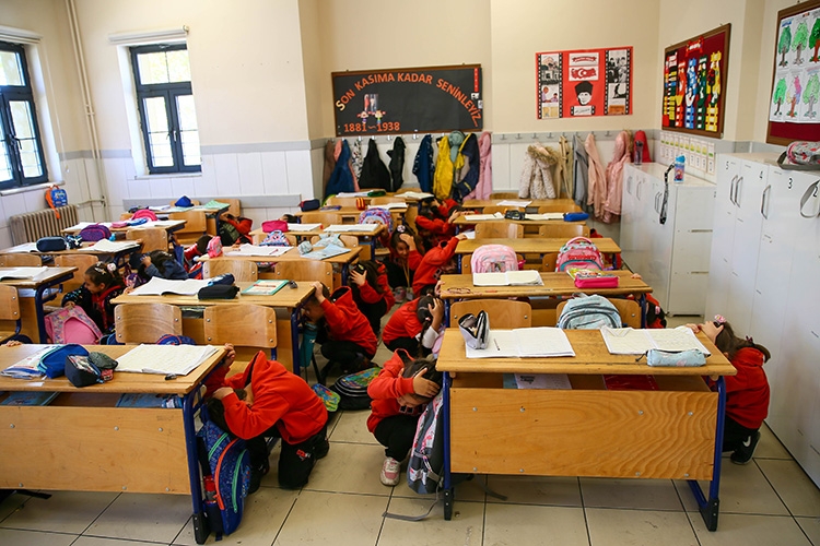 MEB'den afetlere karşı okullarda eş zamanlı tahliye tatbikatı