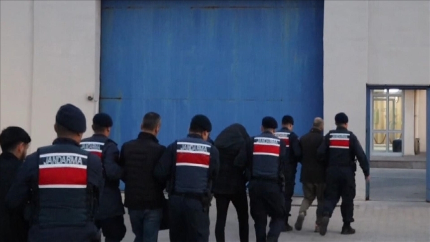 Yasa dışı bahis ve yatırım danışmanlığı dolandırıcılarına yönelik 9 ildeki operasyonlarda 21 şüpheli yakalandı