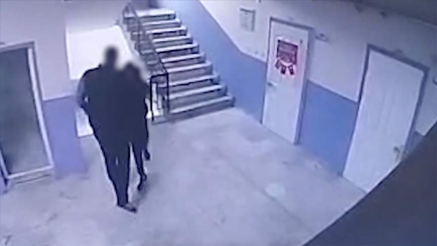Manisa'da otizmli öğrenciyi merdivenden iten okul müdürü gözaltına alındı