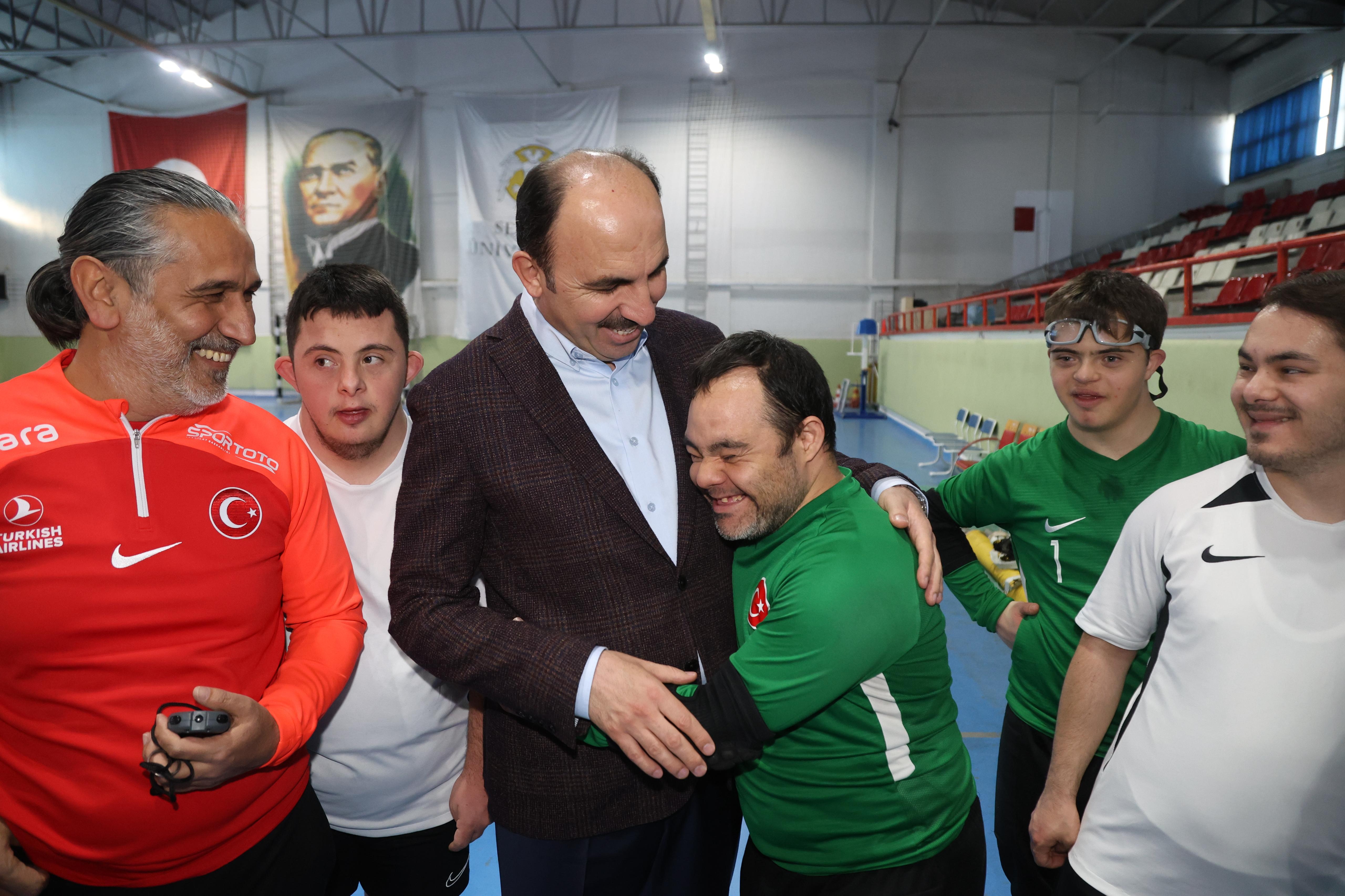Başkan Altay: “Özel gereksinimli kardeşlerimizin başarı ve cesaretinin herkese ilham kaynağı olmasını diliyorum.”