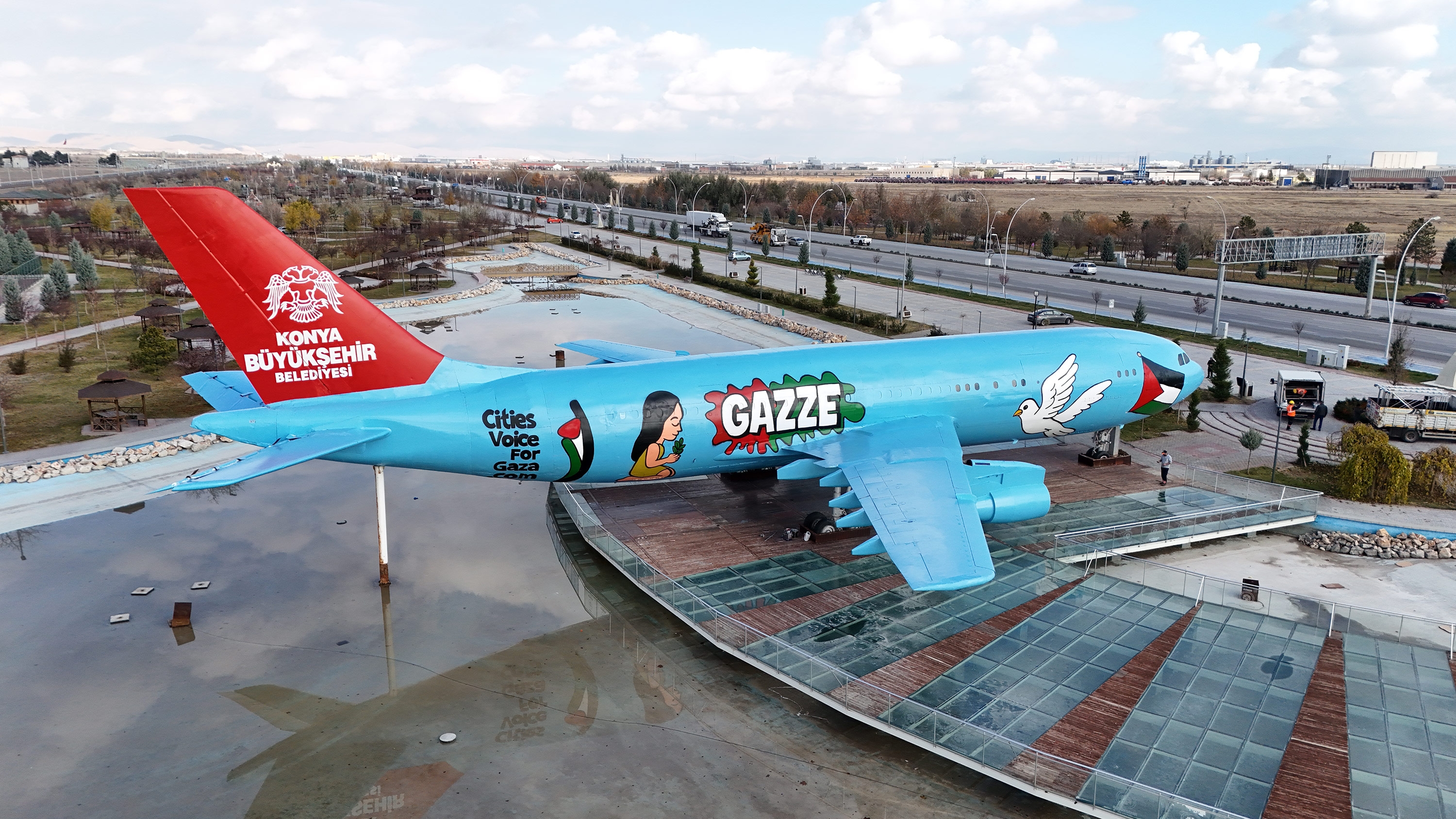 Konya Büyükşehir, şehre gelenleri “Gazze” mesajıyla karşılıyor