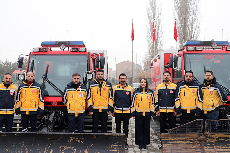 Ağrı'da sağlık ekipleri zorlu kış şartlarında hastalara ulaşmak için göreve hazır