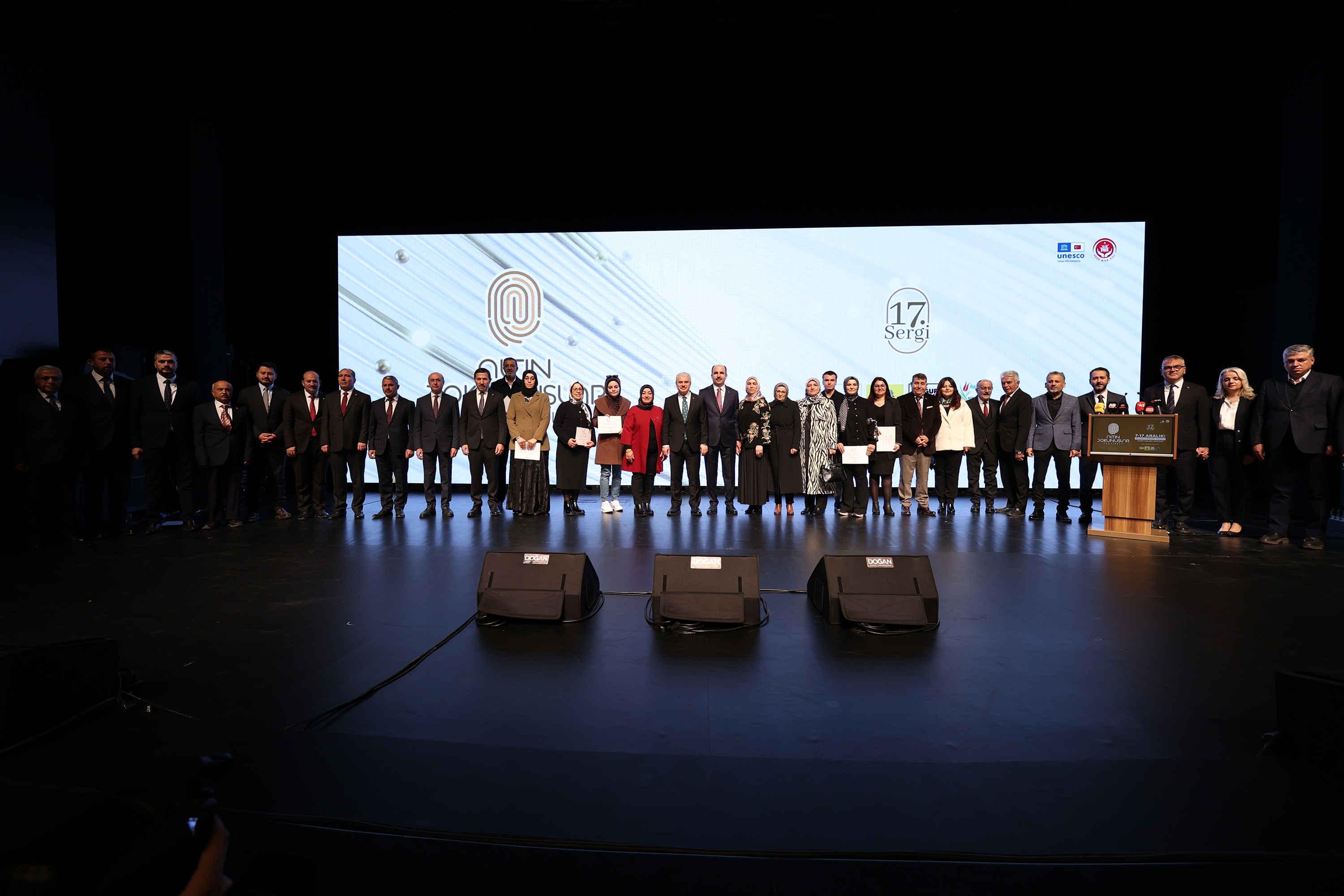 Vali Akın ile Başkan Altay, 17. Altın Dokunuşlar Festivali’ni ve Gazze Kermesi’ni açtı.