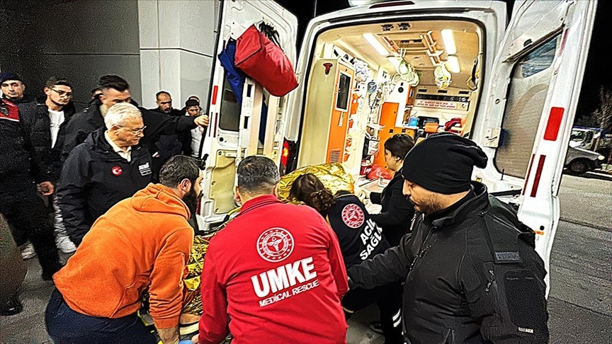 Hasan Dağı'nda mahsur kalan 2 üniversite öğrencisi askeri helikopterle kurtarıldı