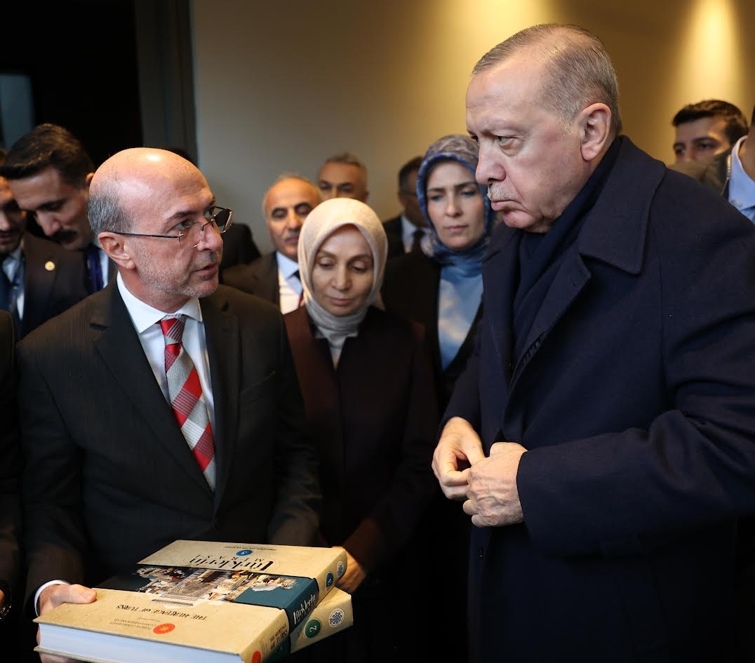 BAŞKAN PEKYATIRMACI, TÜRKLERİN MİRASI’NIN İLK 4 CİLDİNİ ERDOĞAN’A TAKDİM ETTİ