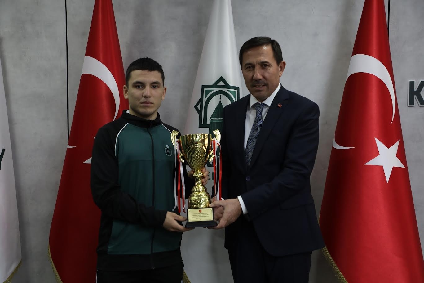 Şampiyonlar mutluluklarını Hasan Kılca ile paylaştı