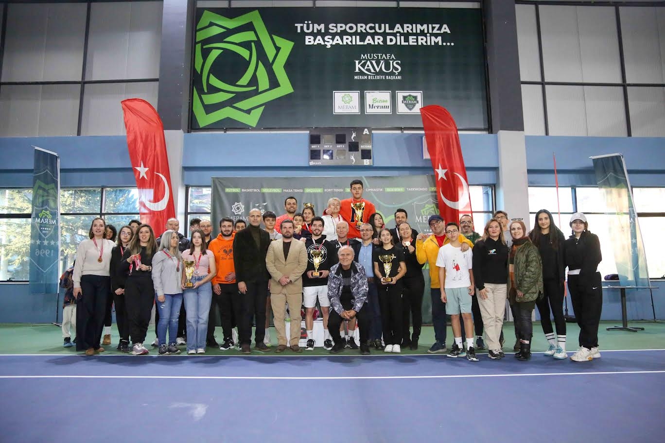 Meram’da Aileler Tenis Kortunda Buluştu