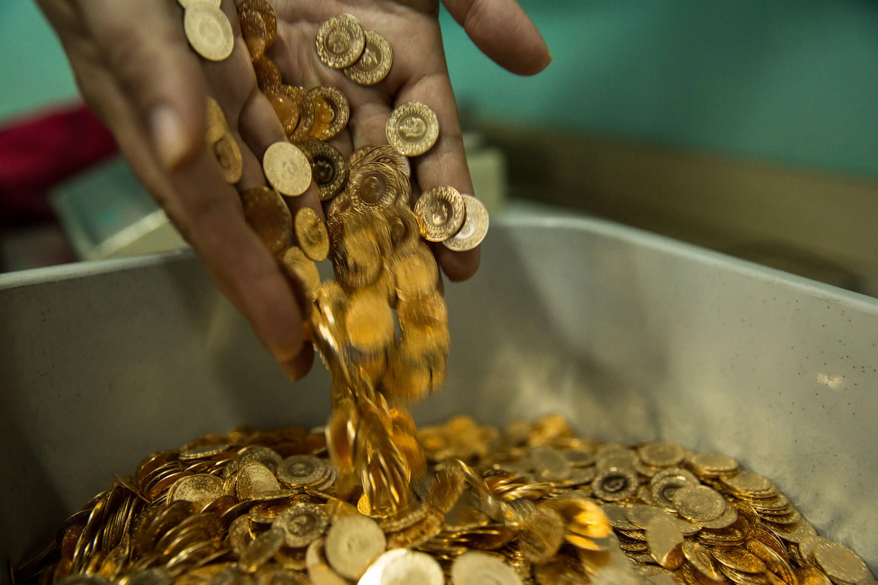 Altının gramı 2 bin 725 liradan işlem görüyor