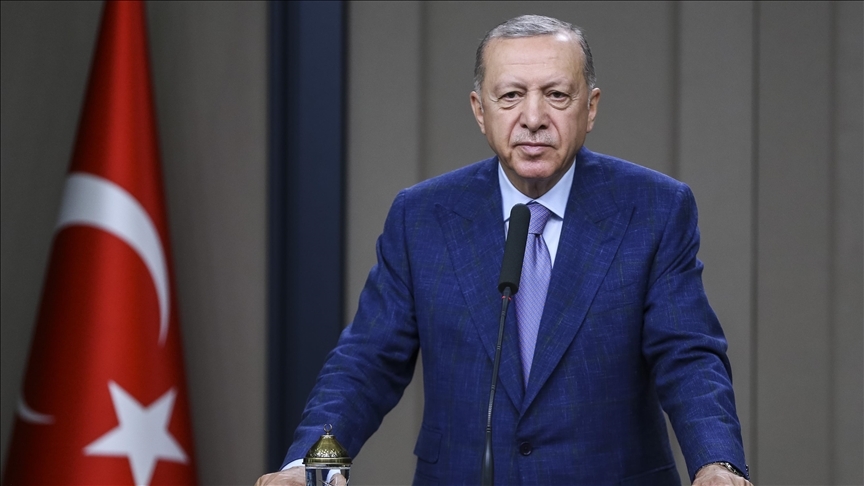 Her türlü tahrike başvurmaktadır