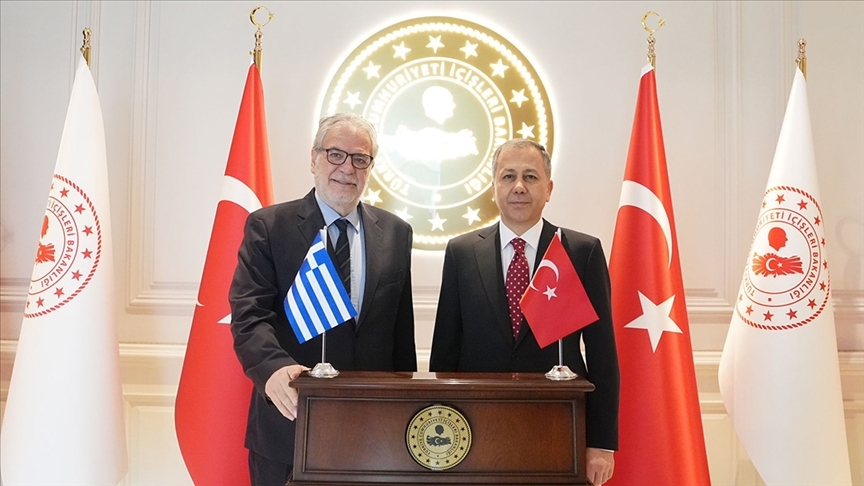 Yerlikaya, Yunan Bakan Stylianides ile telefonda görüştü