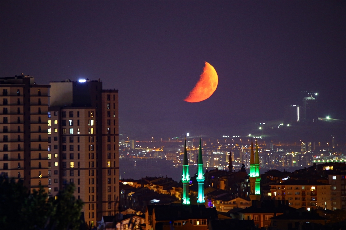 Ankara'da yarım ay
