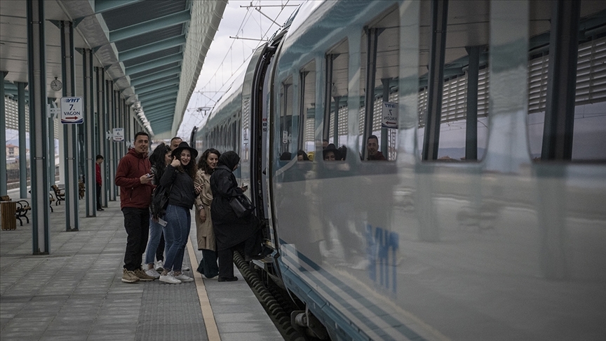 Gençler indirimli seyahat etti 