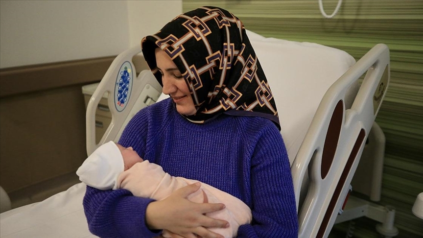 Bebeğini 44 gün sonra bağrına bastı