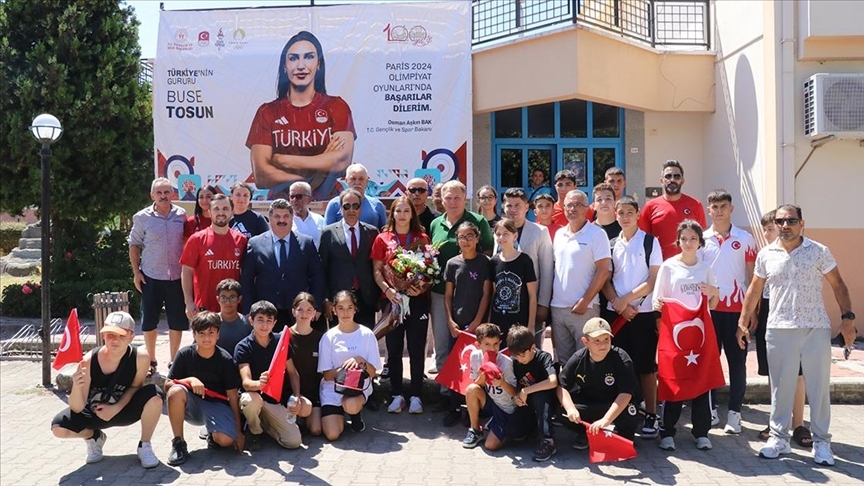 Milli güreşçi coşkuyla karşılandı 