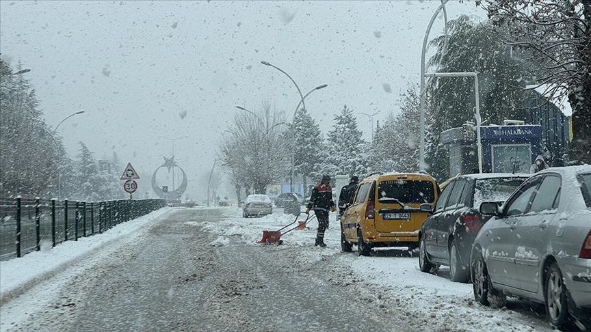 KARADENİZ’E KUVVETLİ KAR UYARISI