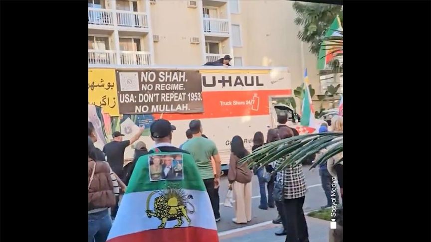 ABD’DE PROTESTO KALABALIĞINA KAMYON DALDI