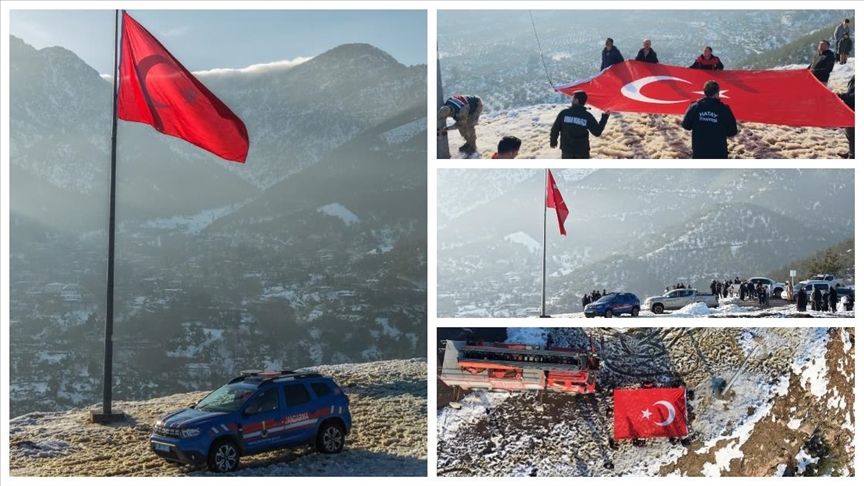 AMANOSLAR’DAKİ YIPRANAN TÜRK BAYRAĞI YENİLENDİ