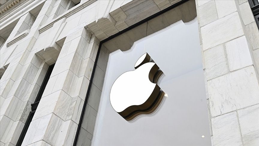 APPLE ZİRVEDE KALDI