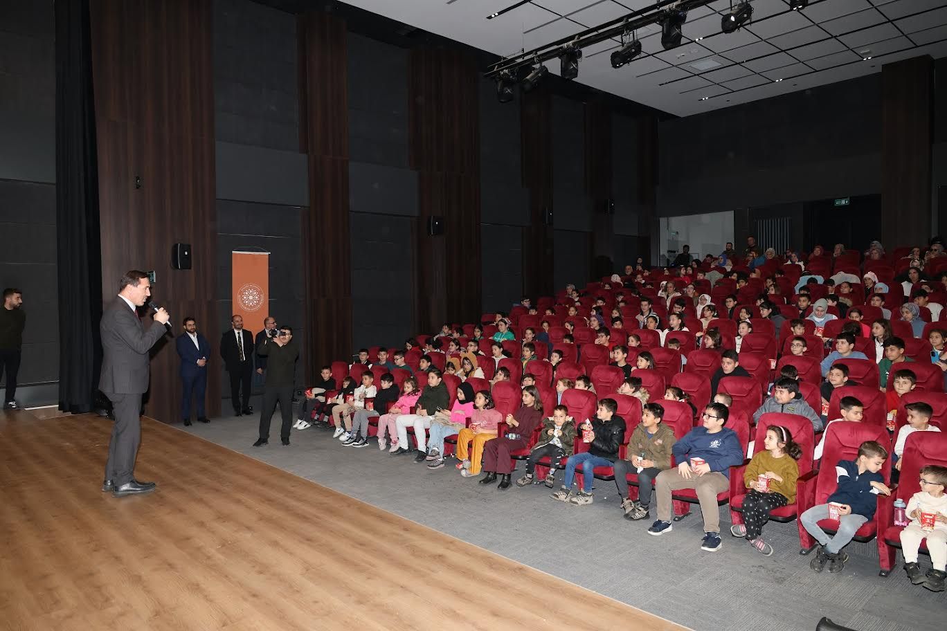 BAŞKAN KILCA ÖĞRENCİLERLE BULUŞTU