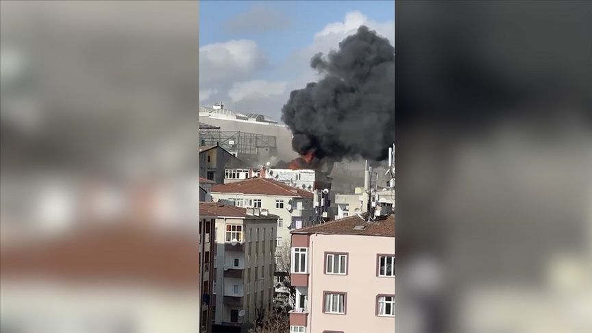 ESENLER’DE ÇATI KATI YANGINI