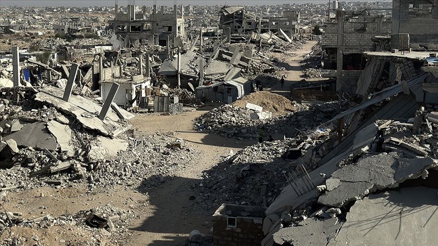 GAZZE’DE İSRAİL SALDIRISINDA HASARLI BİNALAR ÇÖKTÜ: 4 ÖLÜ