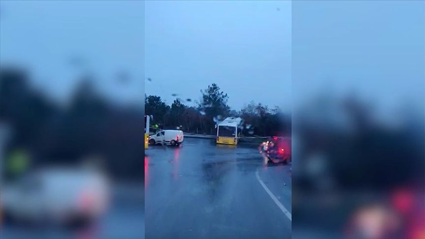 İETT OTOBÜSÜ ORMANLIK ALANDA