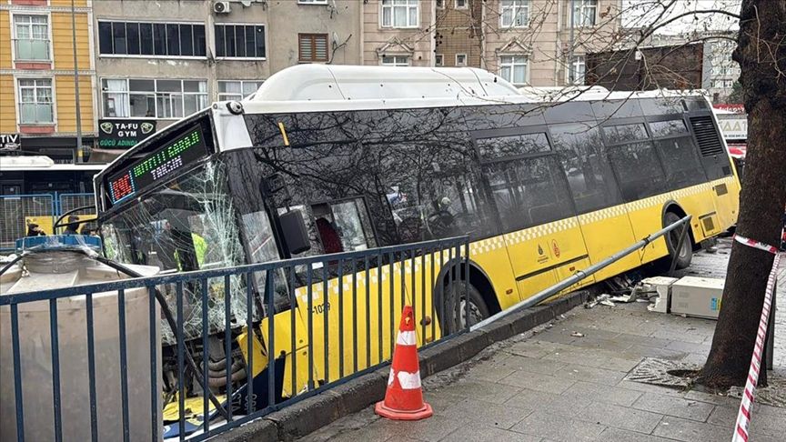 İETT OTOBÜSÜ OTOPARKTA