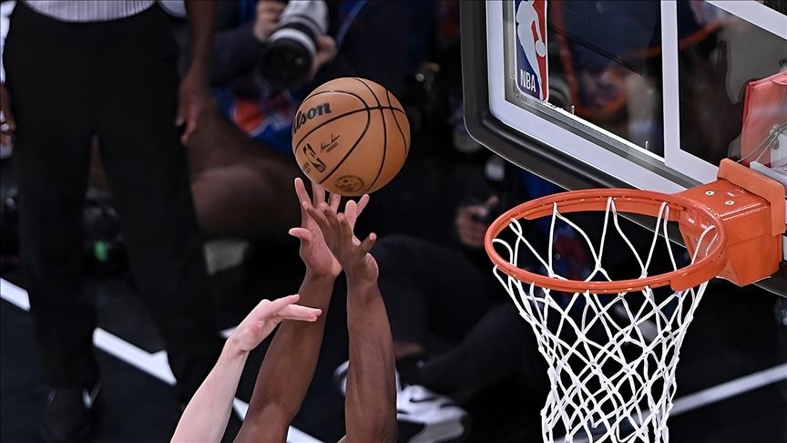 LAKERS DEPLASMANDA KAZANDI