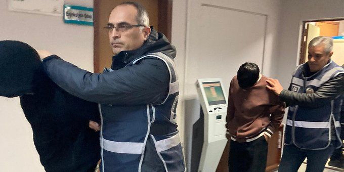 MOTOSİKLET HIRSIZLARI SUÇÜSTÜ YAKALANDI
