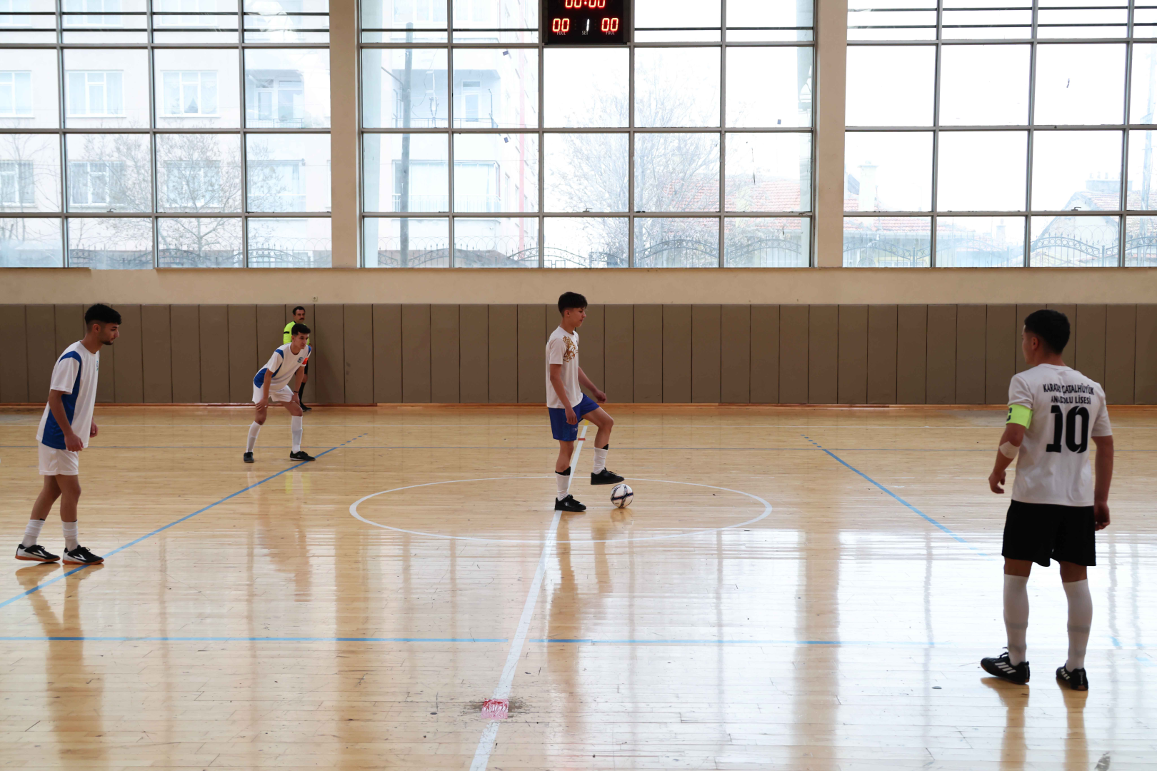 KONYA'DA LİSELER ARASI FUTBOL TURNUVASI BAŞLADI