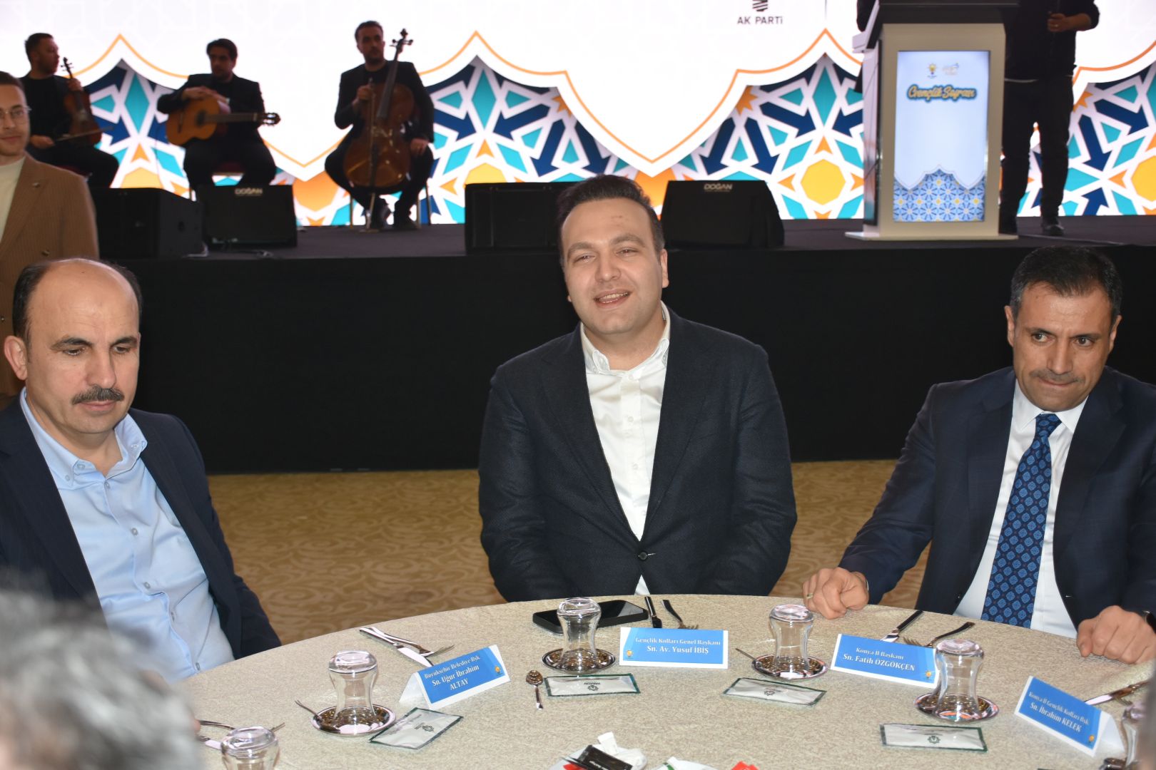 AK GENÇLİK KONYA’DA SAHUR PROGRAMINDA