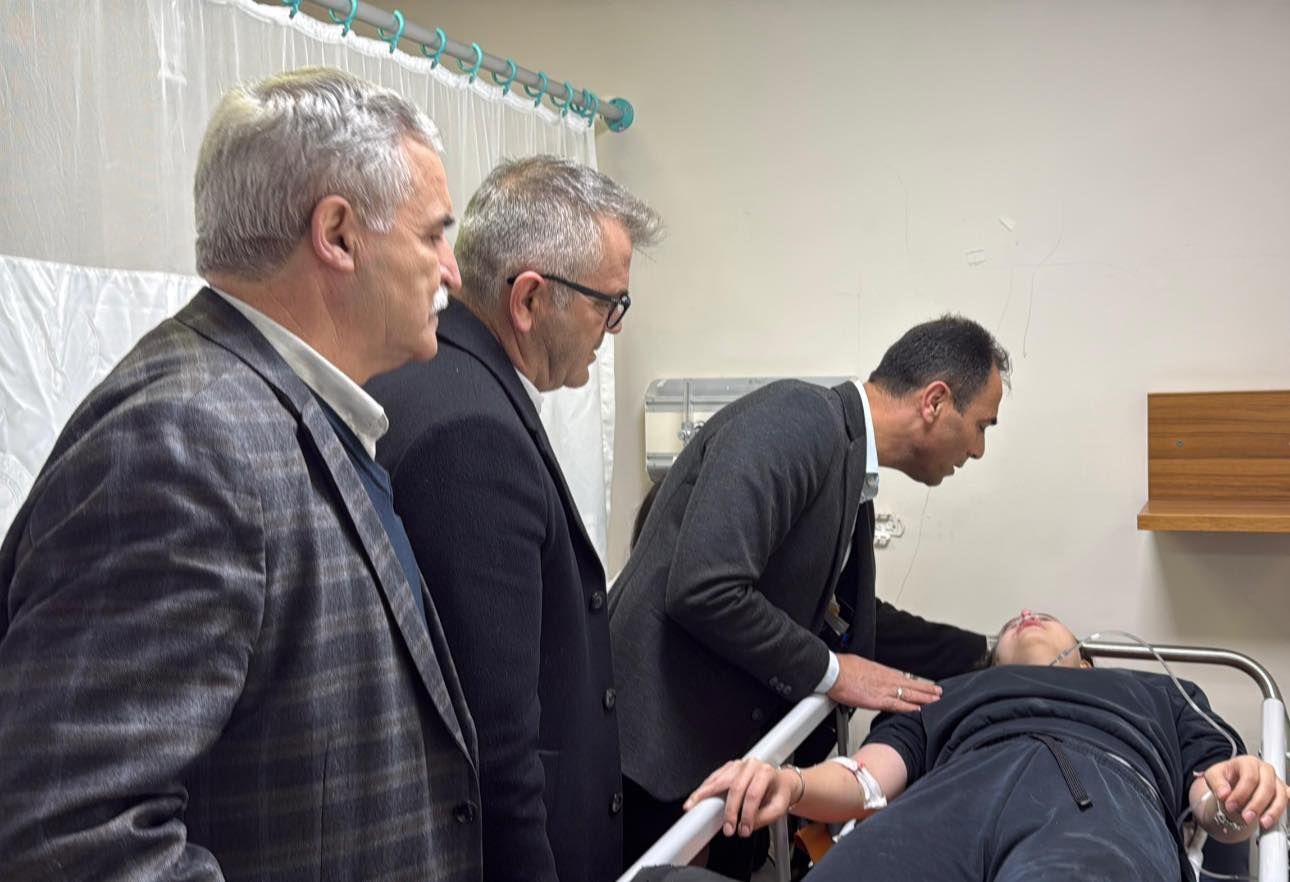 BAŞKAN USTAOĞLU YARALILARI ZİYARET ETTİ  