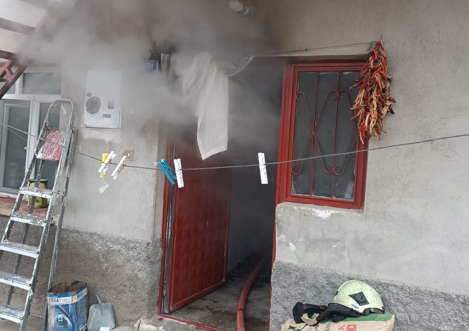 BEYŞEHİR’DE EV YANGINI: 1 ÖLÜ