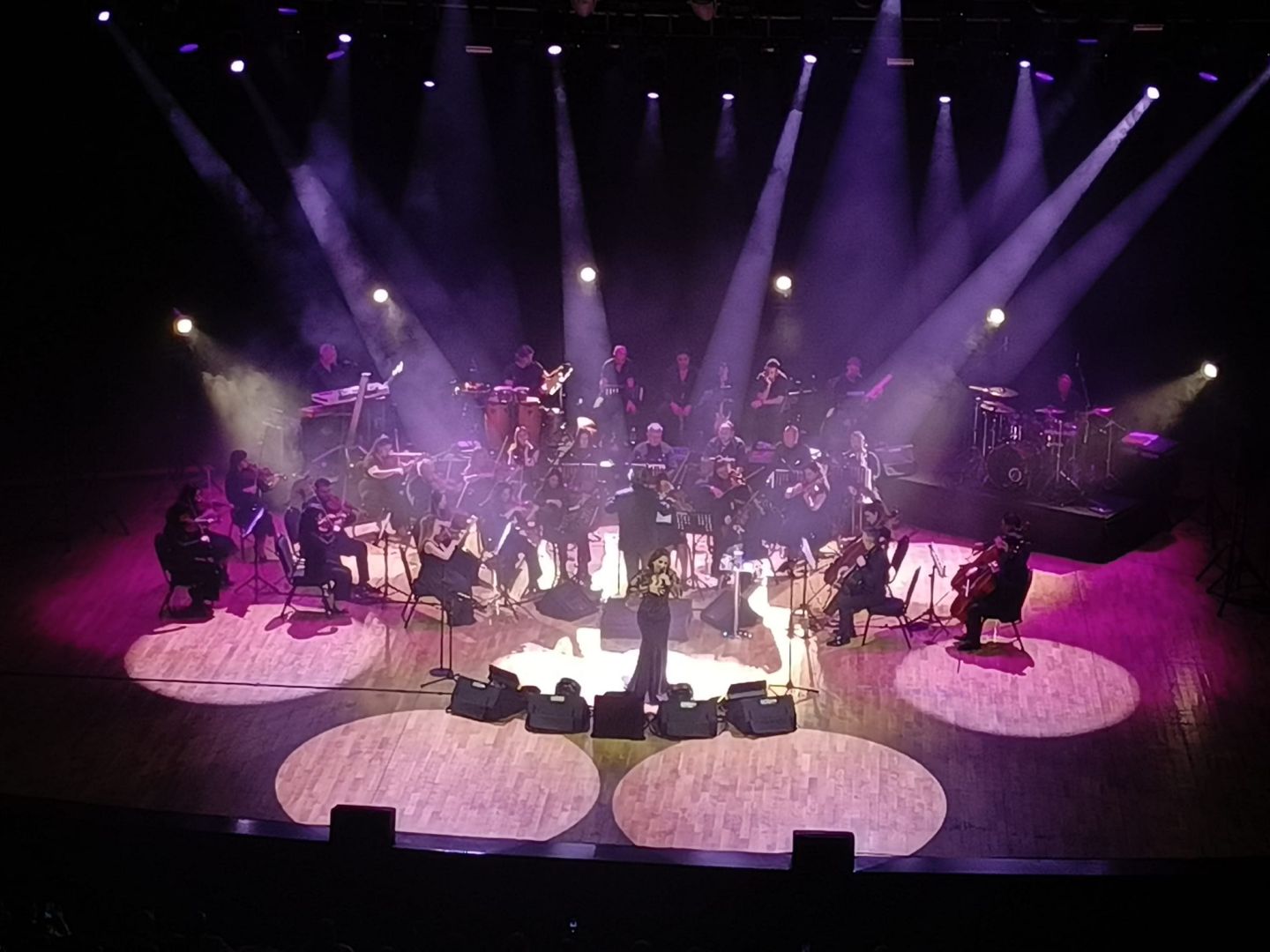 FUNDA ARAR VE KUBAT KONSERİNDE KONYALILARDAN ZILGIT ŞOVU