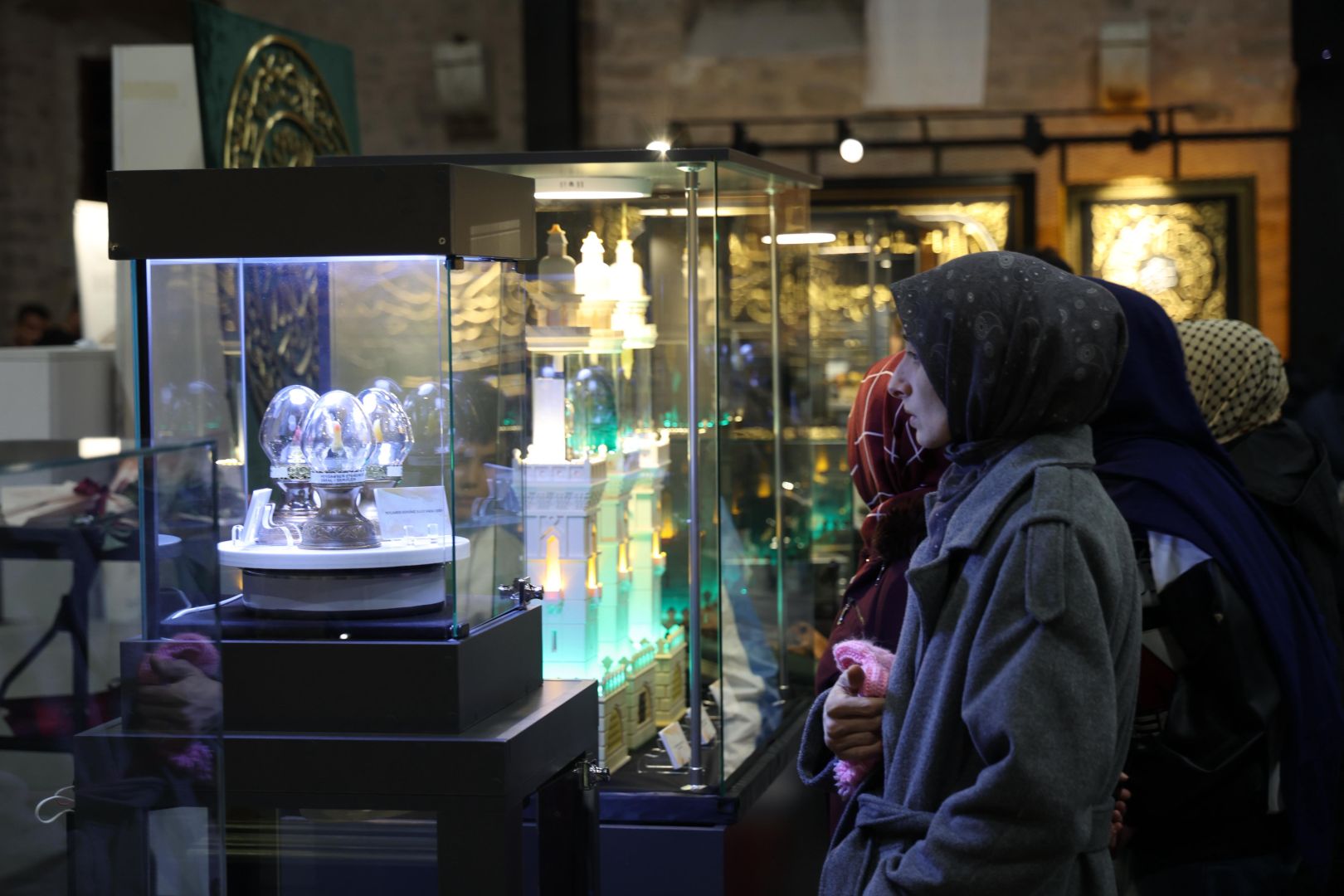 KADİR GECESİNDE MANEVİ SERGİLERE YOĞUN İLGİ