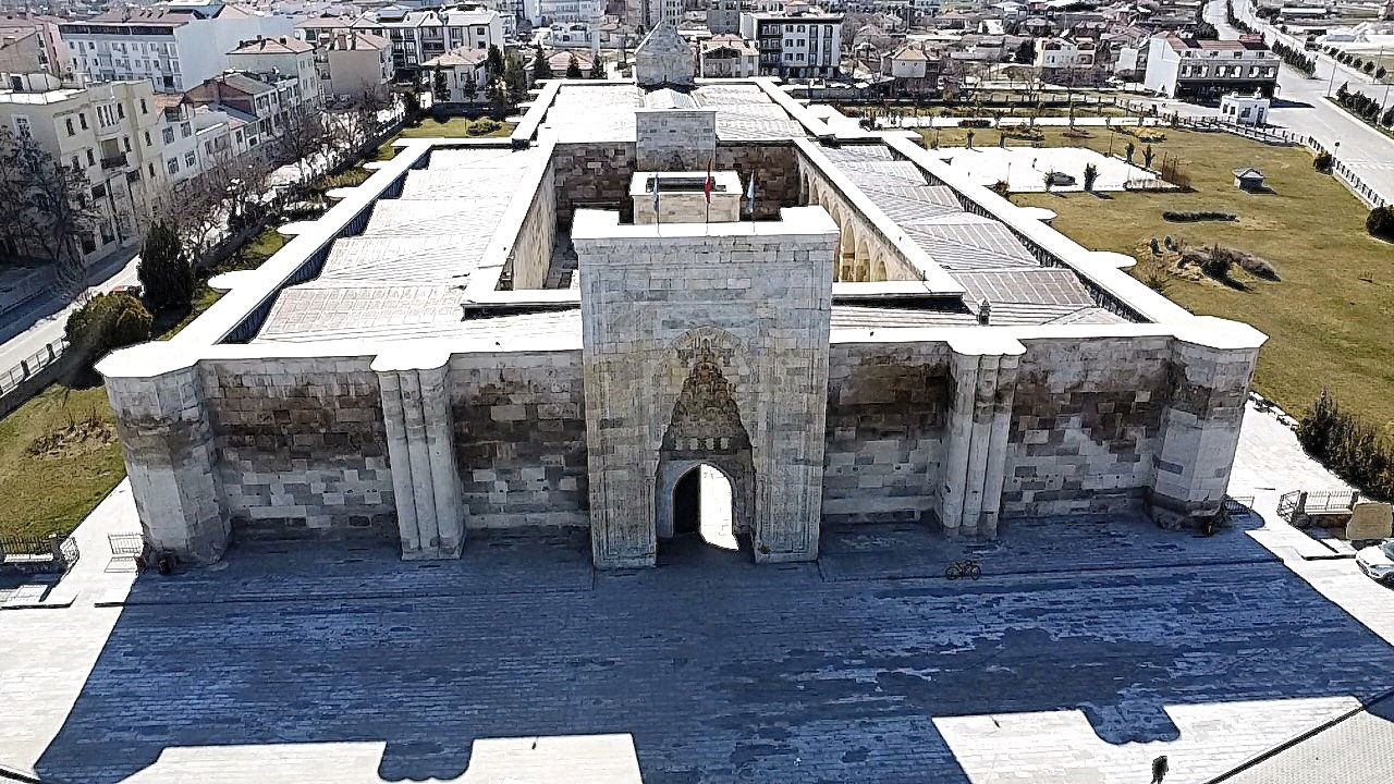 TARİHİ SULTANHANI KERVANSARAYI DİZİ VE FİLMLERİN YENİ PLATOSU