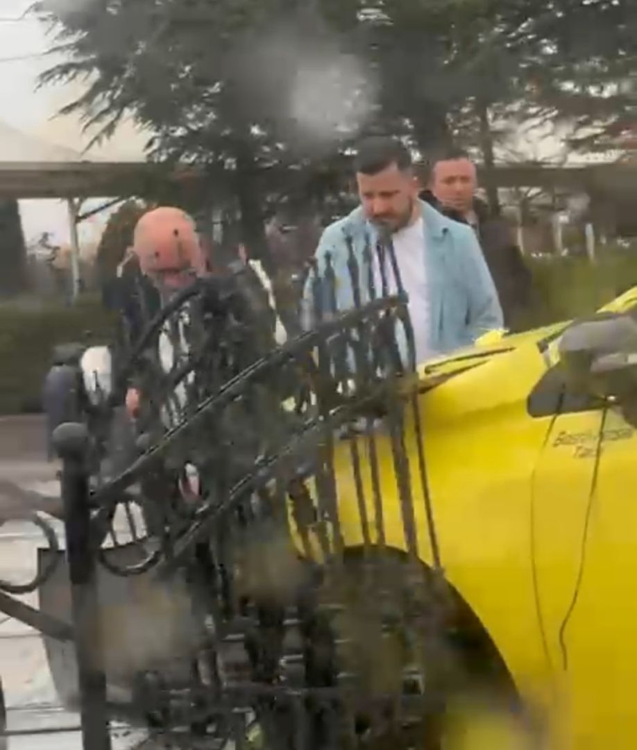 TRAMVAY YOLUNA GİRDİ