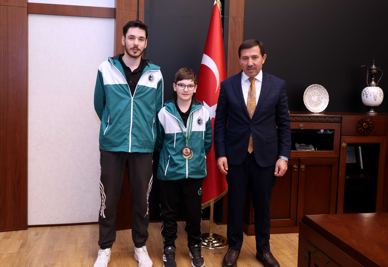 ŞAMPİYON SPORCUDAN BAŞKAN KILCA’YA ZİYARET