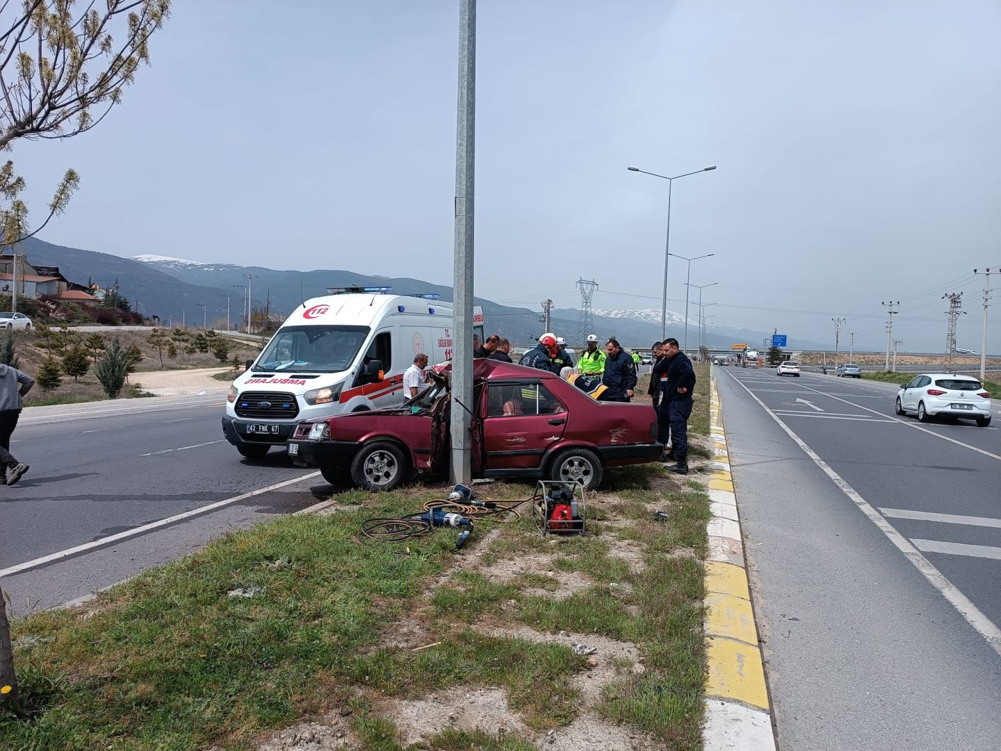 AKŞEHİR’DE KAMYON İLE OTOMOBİL ÇARPIŞTI: 1 YARALI