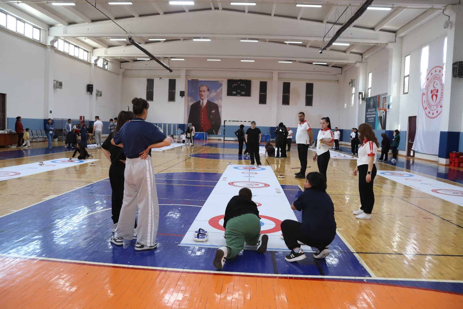 KONYA'DA 23 NİSAN CURLİNG COŞKUSU