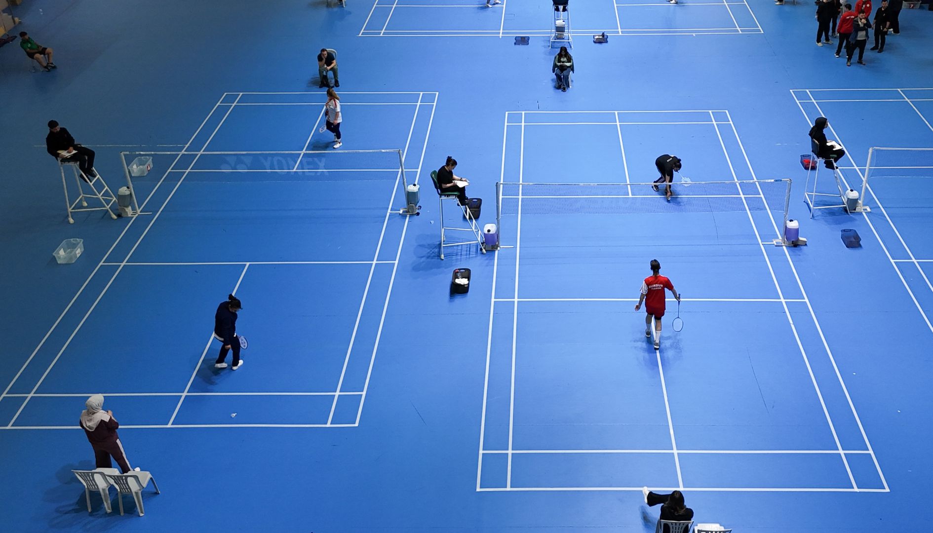 BADMİNTONDA BİZİM ÇOCUKLAR MÜCADELEDE