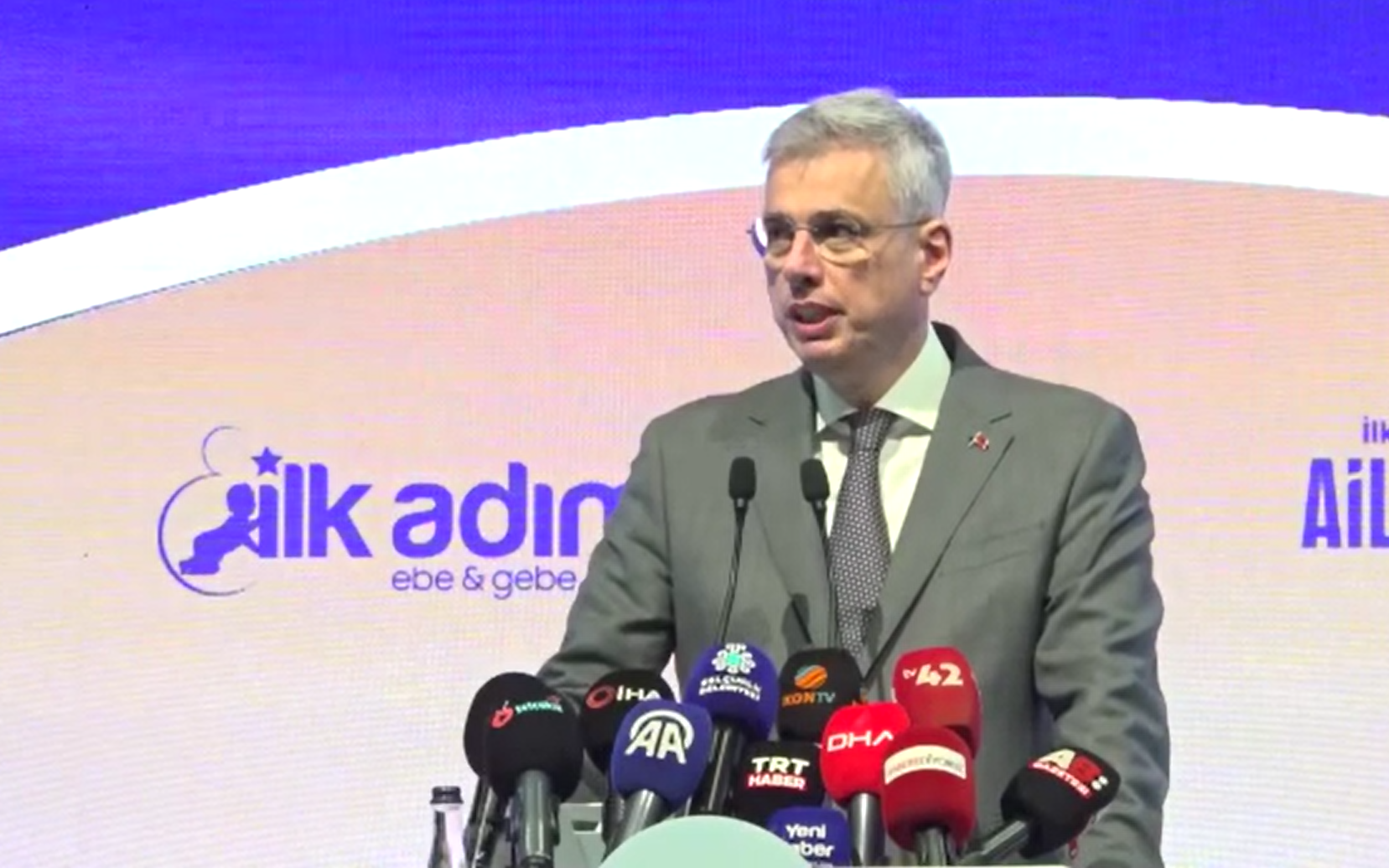 BAKAN MEMİŞOĞLU: “GELECEK NESİLLERİMİZİN SAĞLIKLA DÜNYAYA GELMESİNİ DESTEKLİYORUZ”