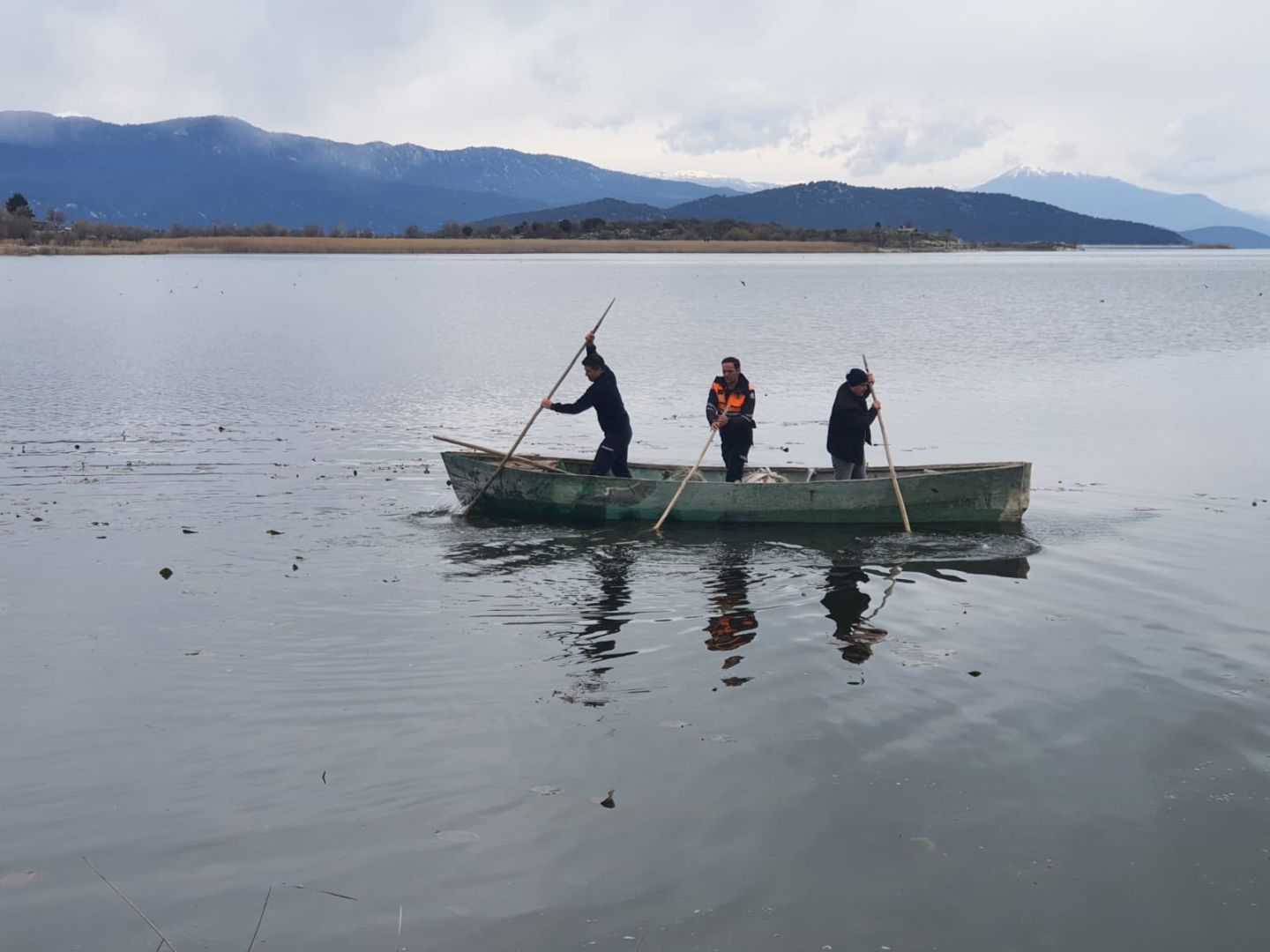 BEYŞEHİR GÖLÜ’NDE KAÇAK AVCILARA 439 BİN LİRA CEZA