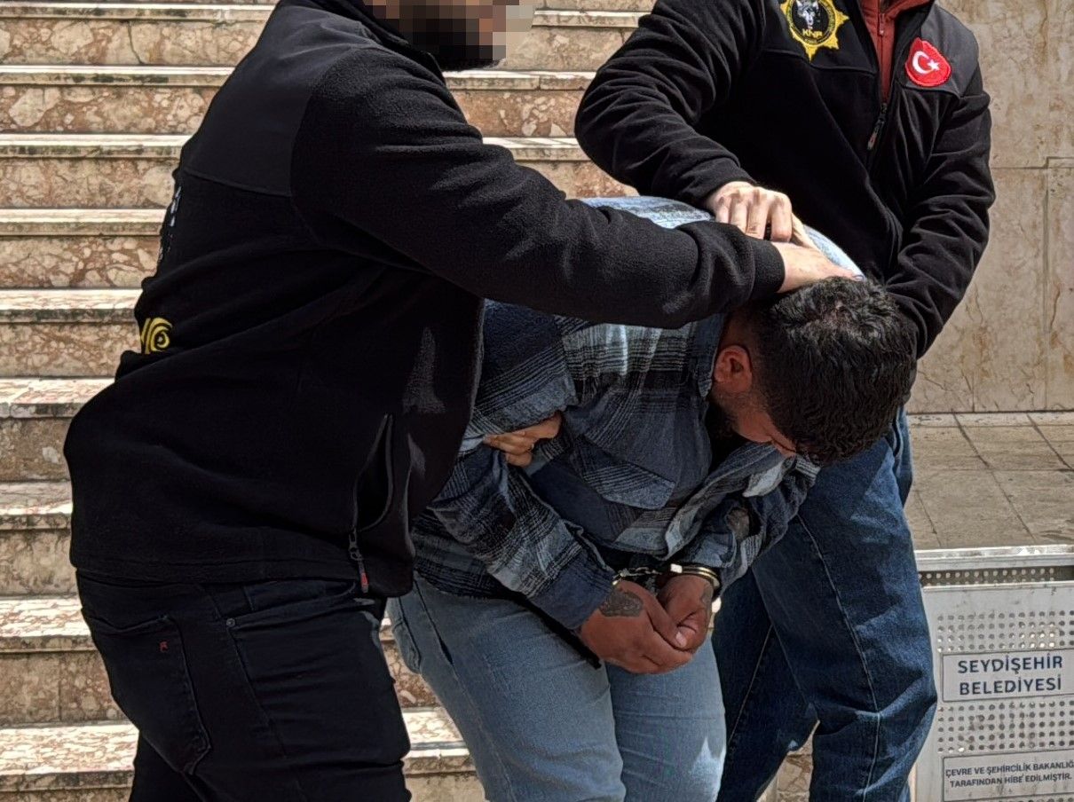 BİSKÜVİ KUTUSUNA UYUŞTURUCU SAKLADI